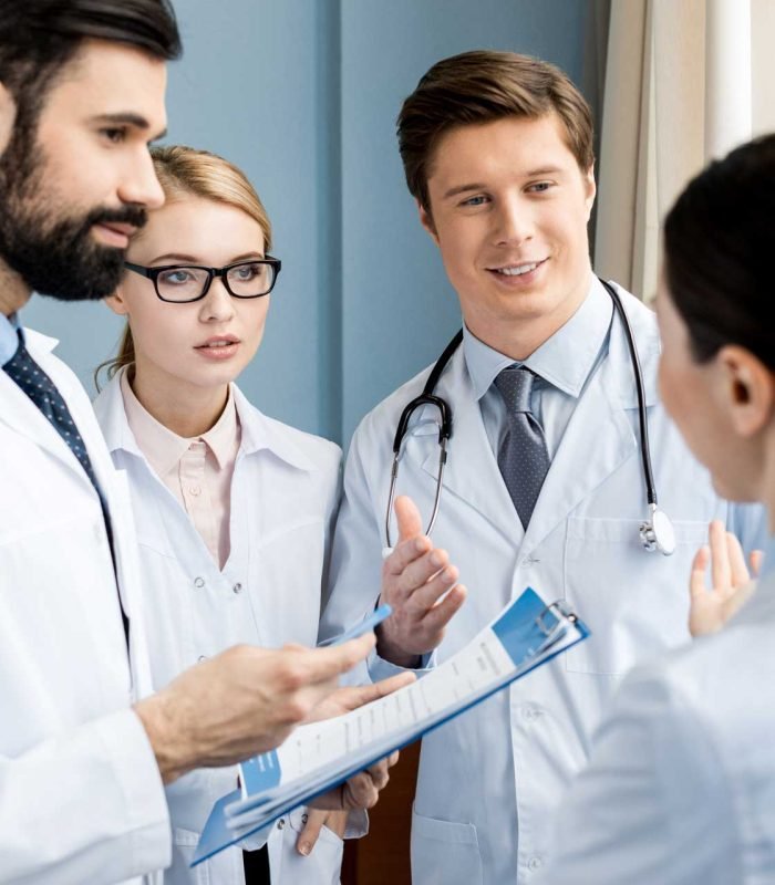 side-view-of-doctors-team-discussing-diagnosis-in-H9FJMNX.jpg side-view-of-doctors-team-discussing-diagnosis-in-H9FJMNX.jpg
